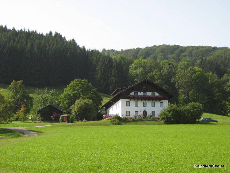 Unser Hof - vom Badeplatz aus gesehen